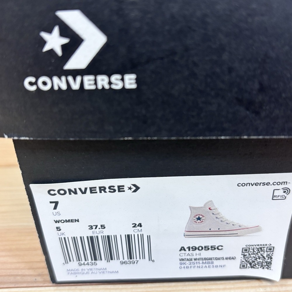 Converse Women Chuck Taylor All Star Sneakers Sz 7 Hearts High Top A19055C - Picture 10 of 10